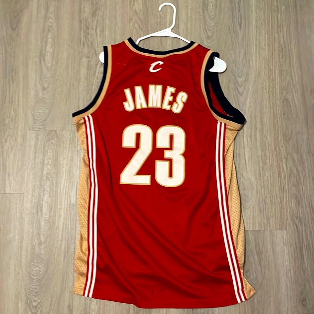Lebron Cavs jersey